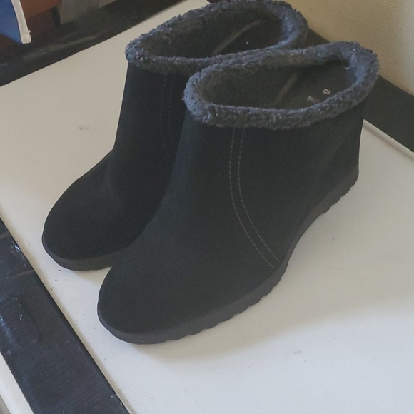 Shoes - Picture 2 of 2